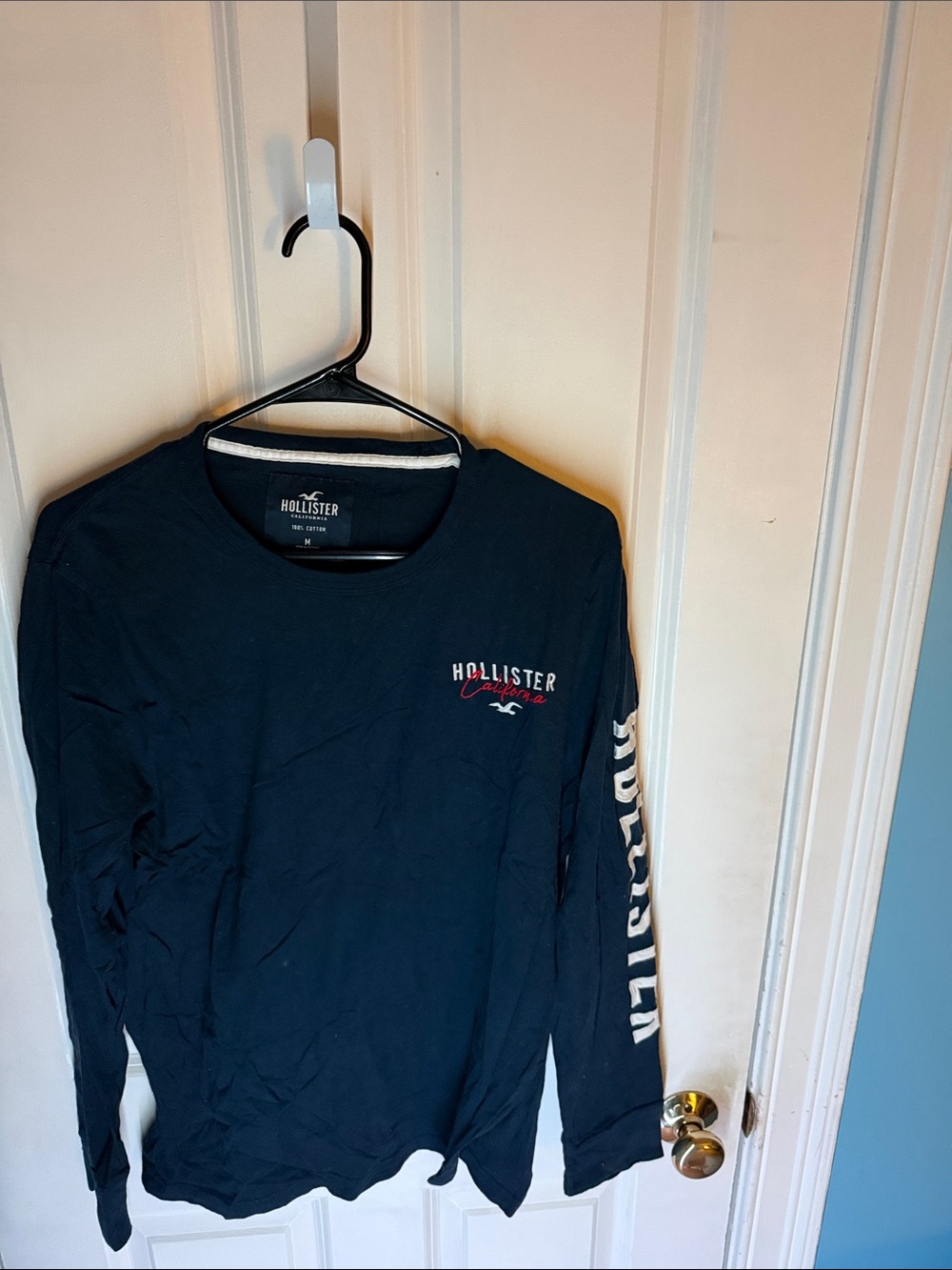 Men's Size M Hollister Navy Long Sleeve Tee with Script Logo + Sleeve Logo